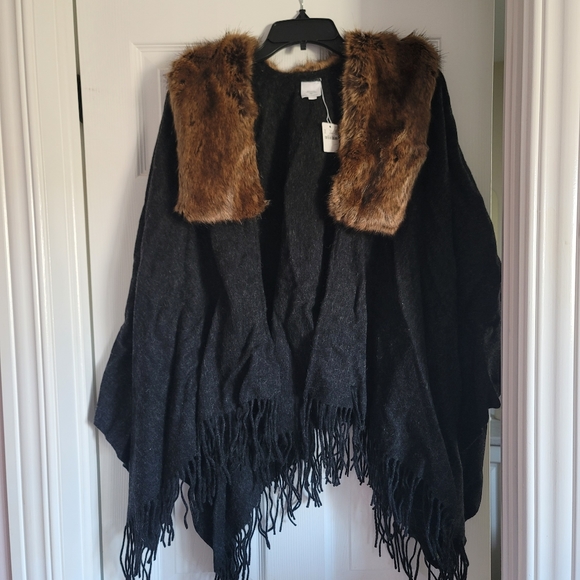 J.Crew cape with large faux fur collar - Picture 4 of 4